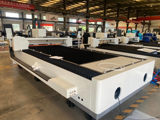 3015 metal için tek platformlu lazerli fiber kesme makinesi