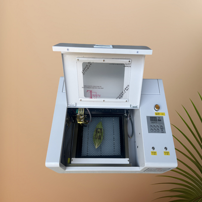 Tekstil ahşap akrilik için CO2 lazer borusu ile CNC lazer kesme ve oyma makinesi